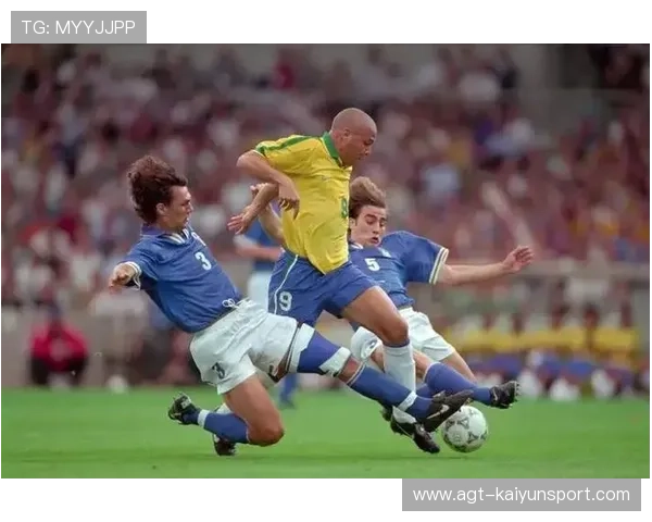 足坛十大经典瞬间回顾，足坛十大经典瞬间回顾大全